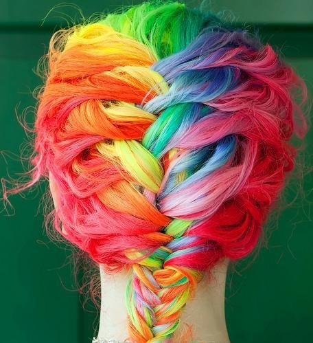 Colors hair